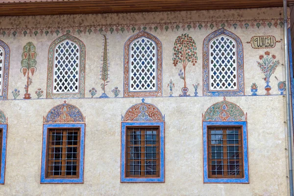 トロイシク ボスニア ヘルツゴビナ 2023年6月3日 旧市街の窓の活気に満ちたモスクのクローズアップビュー — ストック写真
