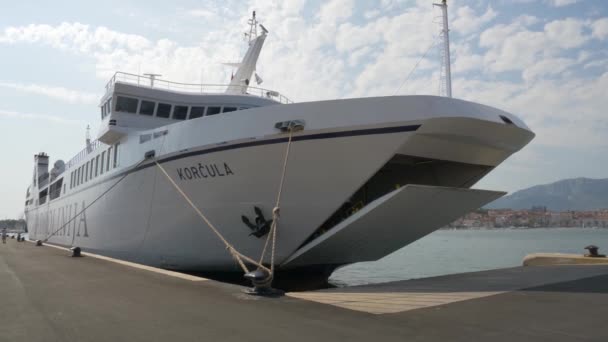 Split Croatia Juni 2020 Jadrolinija Ferry Genaamd Korcula Opent Zijn — Stockvideo