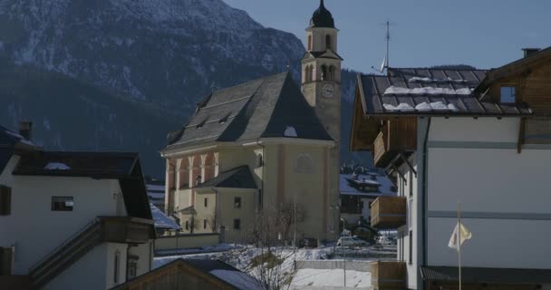 Aziz Margherita Katolik Kilisesi Aydınlık Bir Kış Gününde Sappada Adlı — Stok video