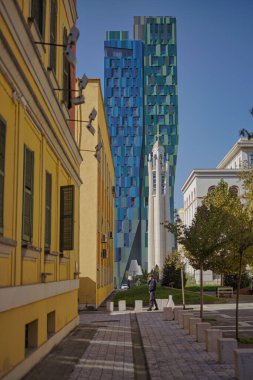 TİRAN, ALBANIA - 20 Ekim 2019: İsa 'nın Dirilişi Ortodoks Katedrali' nin çan kulesi.