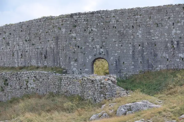 Detail Rosafa Fortress Skadar Showing Medieval Defensive Walls Green Grass — Stock Photo, Image
