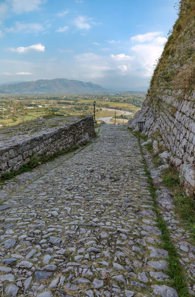 Cobblestone Cesta Rosafa Středověké Pevnosti Výhledem Malebné Údolí Řeky Drin — Stock fotografie