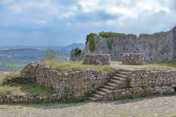 Zřícenina Středověké Pevnosti Rosafa Skadaru Schodišti Vedoucími Dvěma Kamenným Studnám — Stock fotografie