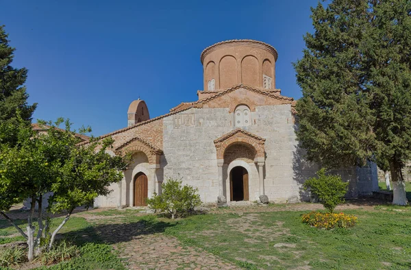 アポロニア アルバニア2022年10月20日 ギリシャとローマの時代の調和のとれたブレンドは 活気に満ちたアポロニアの街の歴史的な修道院と聖マリア教会に反映されています — ストック写真