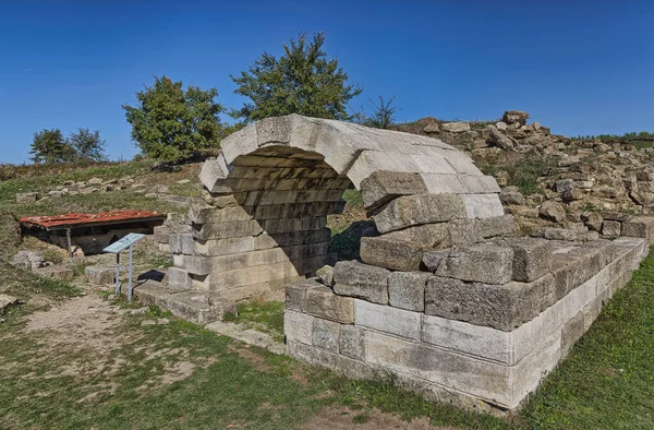 Pozostałości Moście Łukowym Apollonii Mieście Przeplatającym Różne Epoki Historyczne Płynnie — Zdjęcie stockowe