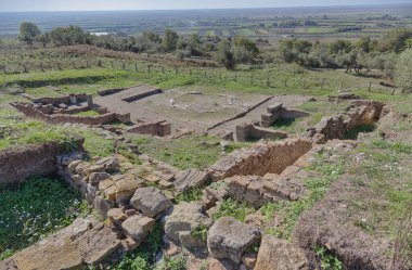 Arnavutluk 'un Apollonia kentinin tarihi zemininde yer alan antik bir villanın kalıntıları, Illyria' daki Yunan ve Roma dönemlerine ait görüntüler sergiliyor..