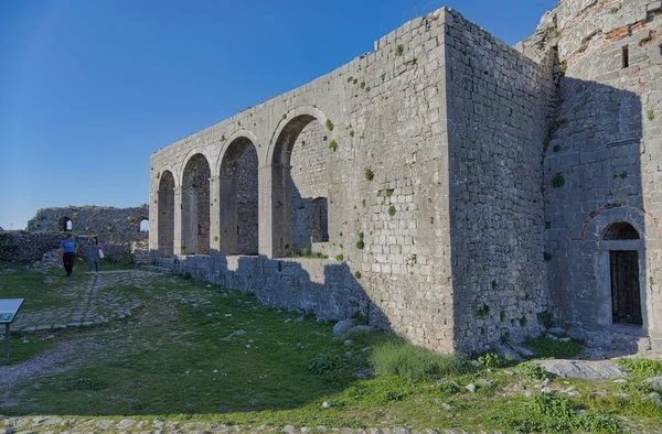Shkoder Albania October 2022 Visitors Exploring Historical Rozafa Fortress Which — Stock Photo, Image