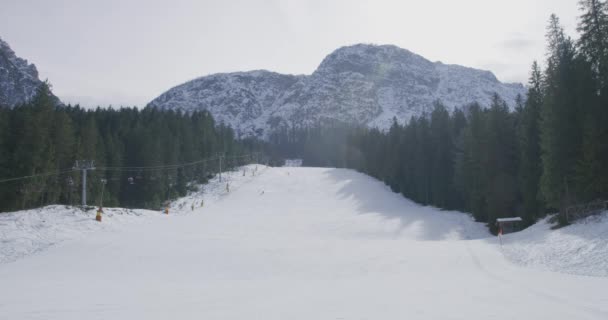 Dois Esquiadores Desfrutando Uma Corrida Matinal Nas Encostas Col Dei — Vídeo de Stock