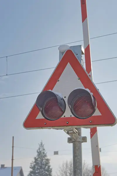 Detailed View Snowy Railway Crossing Sign Red Signal Lights Highlighting — Stock Photo, Image
