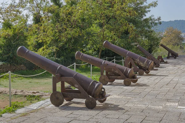 Ioannina Grekland Oktober 2023 Serie Historiska Kanoner Som Visas Utanför — Stockfoto