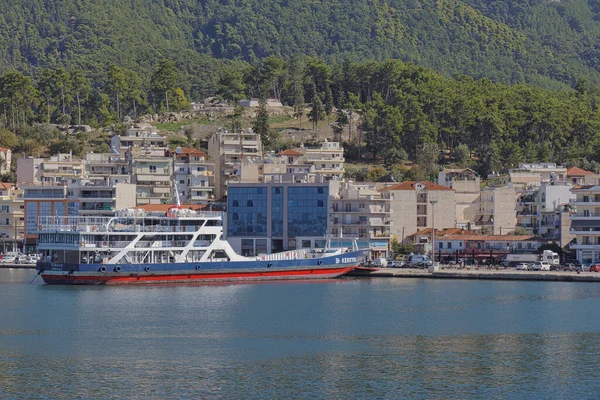 Igoumenitsa Greece 2023年10月23日 イグメンティッツァの賑やかな港は晴れた日の静けさの中で捕獲され フェリーは彼らの航海に乗る準備ができています — ストック写真