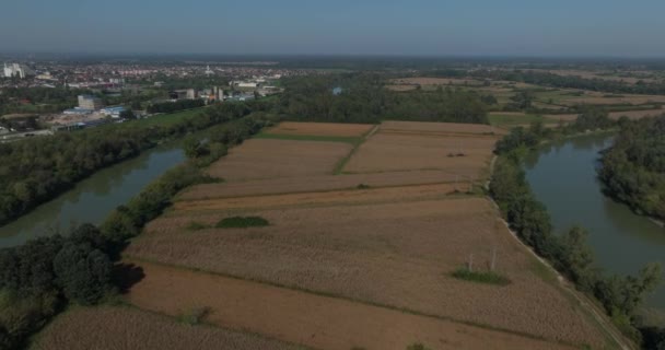 Söprő Drón Kilátás Többnyire Kukoricaföldek Mellett Száva Folyó Kiemelve Foltok — Stock videók