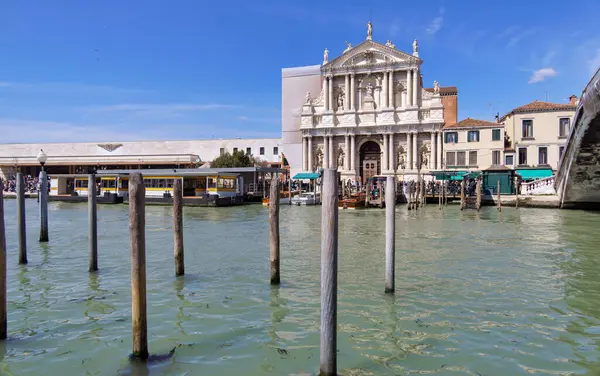 Venecia Italia Abril 2023 Gente Caminando Por Iglesia Santa María — Foto de Stock