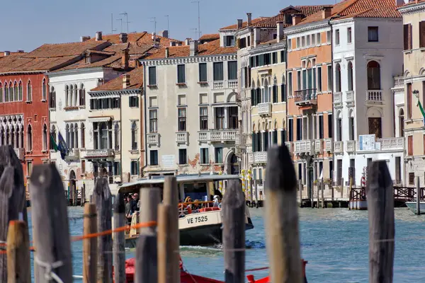 Venice Italy April 2023 Quaint Marina Stop Poles Boat Passing — Stock Photo, Image