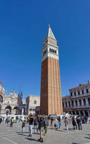 Venice Italy April 2023 Tourists Explore Piazza San Marco Standing — Stock Photo, Image