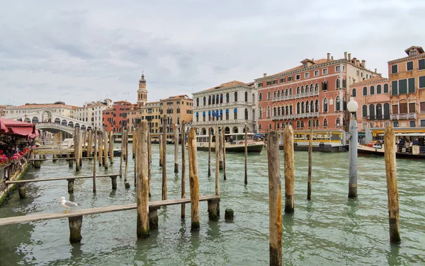 Venice Italy April 2023 Quaint Marina Stop Poles Boat Passing — Stock Photo, Image