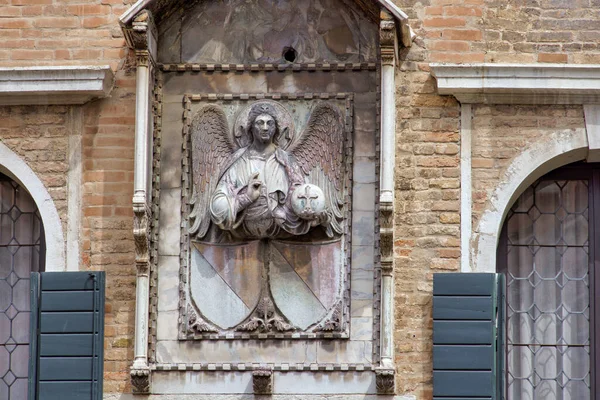 Venice Italië April 2023 Een Oude Reliëf Een Huismuur Met — Stockfoto