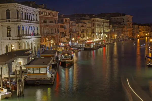 Wenice Włochy Kwiecień 2023 Spokojna Noc Zstępuje Kanał Grande Rzucając Obraz Stockowy