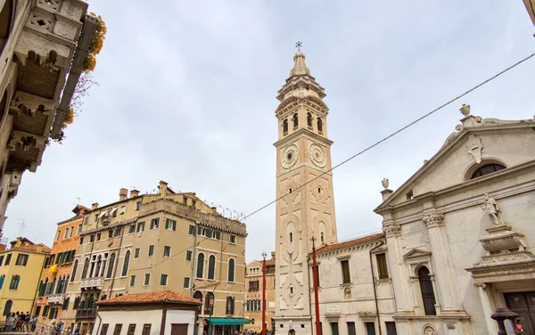 베니스 이탈리아 2023 타워와 역사적인 건물을 특징으로하는 베네치아 건축의 시간을 스톡 사진