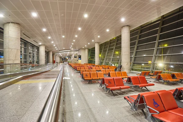 Aéroport International Terminal Salon Départ Espace Embarquement Avec Sièges Handicapés — Photo