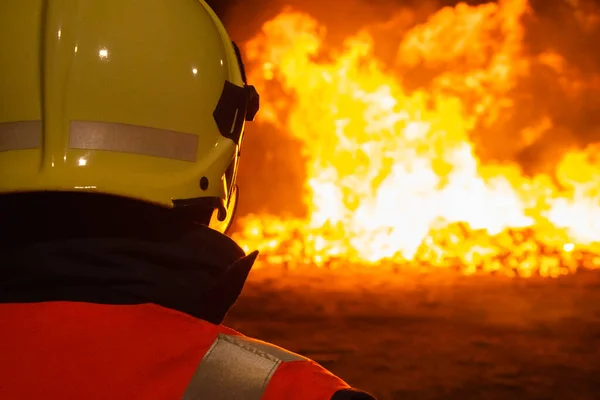 Brandweerlieden Die Een Brand Blussen Een Ongeluk Een Ramp Bescherming — Stockfoto