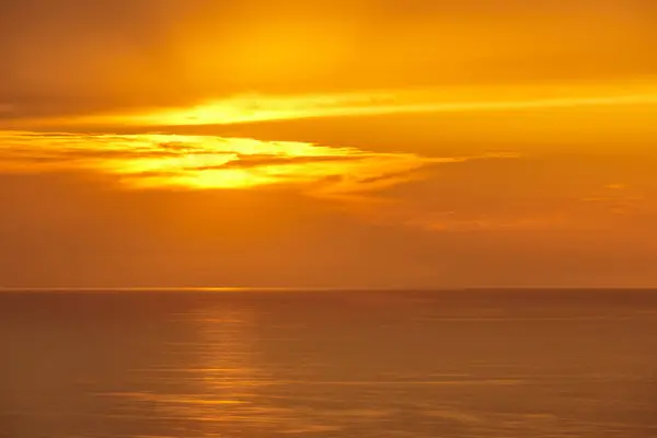 夕阳西下在地中海 西班牙马略卡岛的Idyllic海景 — 图库照片