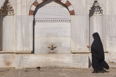 Topkapi palace exterior. Ahmet III marble fountain and women. Istanbul