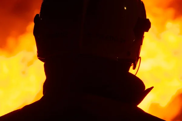 Πυροσβέστης Σβήνει Φωτιά Ατύχημα Και Καταστροφή Προστασία — Φωτογραφία Αρχείου