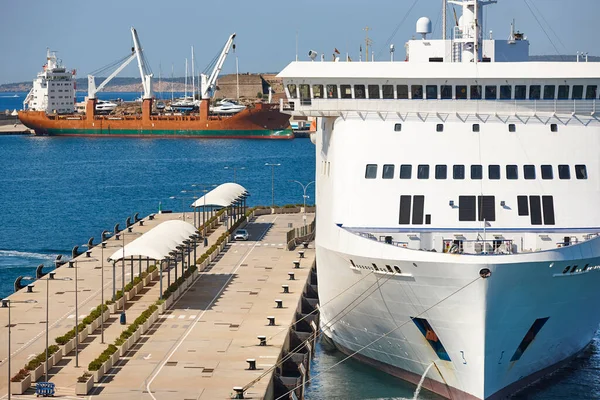 Cruise Docked Harbor Waterfront Mallorca Mediterranean Sea Spain — Stock Photo, Image