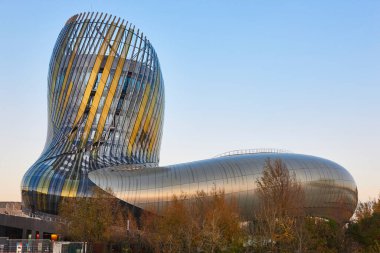 Bordeaux, Fransa 'daki modern metal binasından alıntı yap.