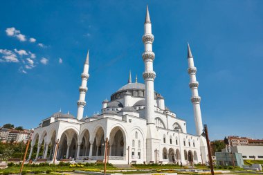 Ankara şehir merkezindeki Tarihi Melike Hatun camii. Türkiye