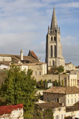 Aziz Emilion ortaçağ eski kasaba ve kilisesi. Tarihi bir köy. Fransa 