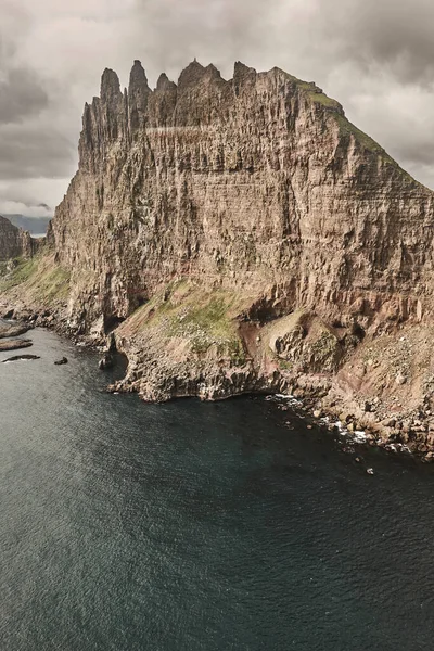 Färsaaret Dramaattinen Rantaviivaa Katsottuna Helikopteri Emättimen Alue — kuvapankkivalokuva