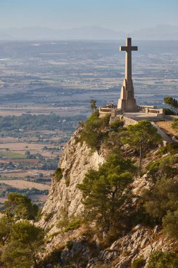 Mallorca 'nın bakış açısı. Cruz del Picot. San Salvador santuari. İspanya