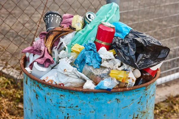 Rusty Garbage Can Full Waste Trash Management Environment Problem — Stock Photo, Image