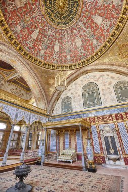 Topkapı sarayının içi. İmparatorluk Sarayı ve Sultan 'ın tahtı. İstanbul, Türkiye