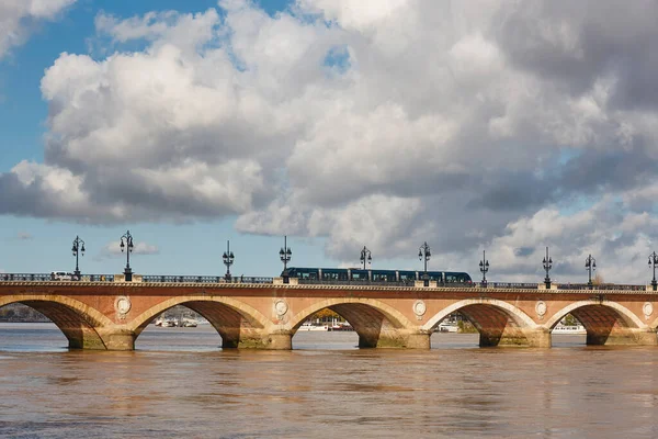 Исторический Мост Пон Пьер Река Гароне Бордо Франция — стоковое фото