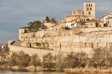 Zamora Romanesque San Salvador Katedrali ve Duero Nehri. İspanya