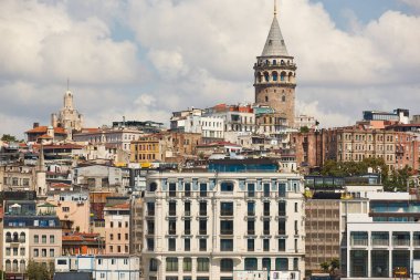 Galata Kulesi ve Bosporus Boğazı. İstambul silueti. Türkiye 