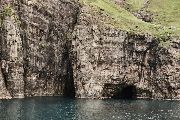 Скалы Пещеры Фарерских Островов Районе Вестманны Стреймой — стоковое фото