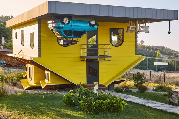 Weird Upside House Bizarre Wooden Home Funny Architecture — Fotografia de Stock