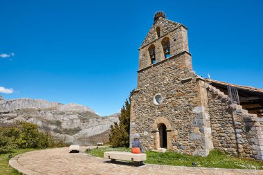 Nuestra Seora 'nın antik kilisesini yeniden inşa etmek. Riano, Castilla Leon. İspanya  