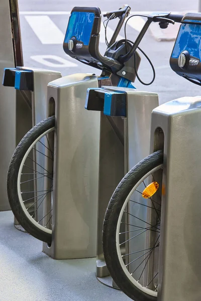 Nabíjení Moto Městské Elektrické Baterie Městě Eco Doprava — Stock fotografie
