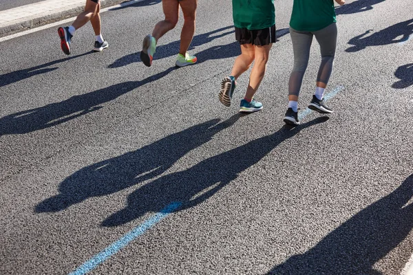 Sokaktaki Koşucular Sağlıklı Bir Yaşam Tarzı Hareket Egzersizi Atletizm — Stok fotoğraf