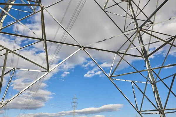 送電線の塔 エネルギー産業 産業用電力伝送 再生可能生産 — ストック写真
