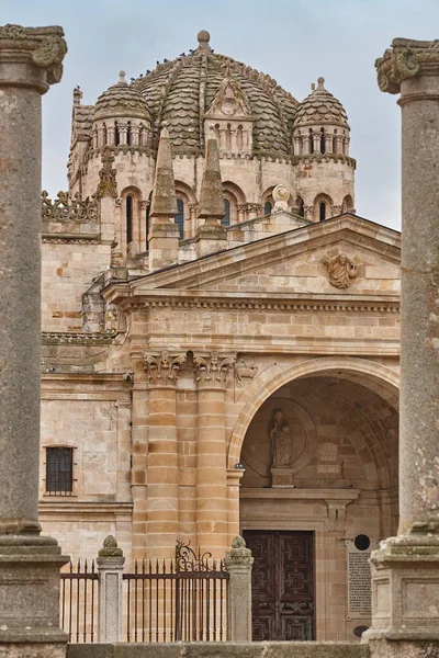 Catedral Románica San Salvador Con Cúpula Bizantina España —  Fotos de Stock