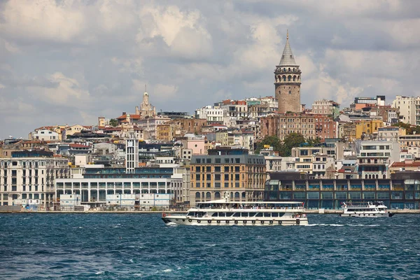 Galatatatatornet Och Bosporus Sund Istambul Skyline Turkiet Stockbild