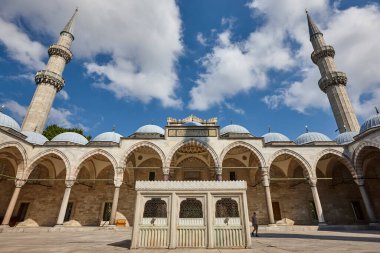 Minareli eski tarihi camii Süleyman. İstanbul dönüm noktası, Türkiye