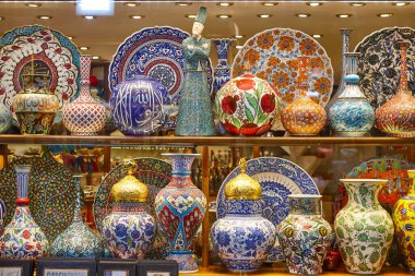 Dekoratif el yapımı seramik. İstanbul büyük pazarı. Türkiye