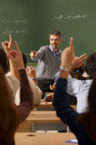 Insegnante Matematica Che Lezioni Classe Con Gli Studenti Istruzione Scolastica — Foto Stock